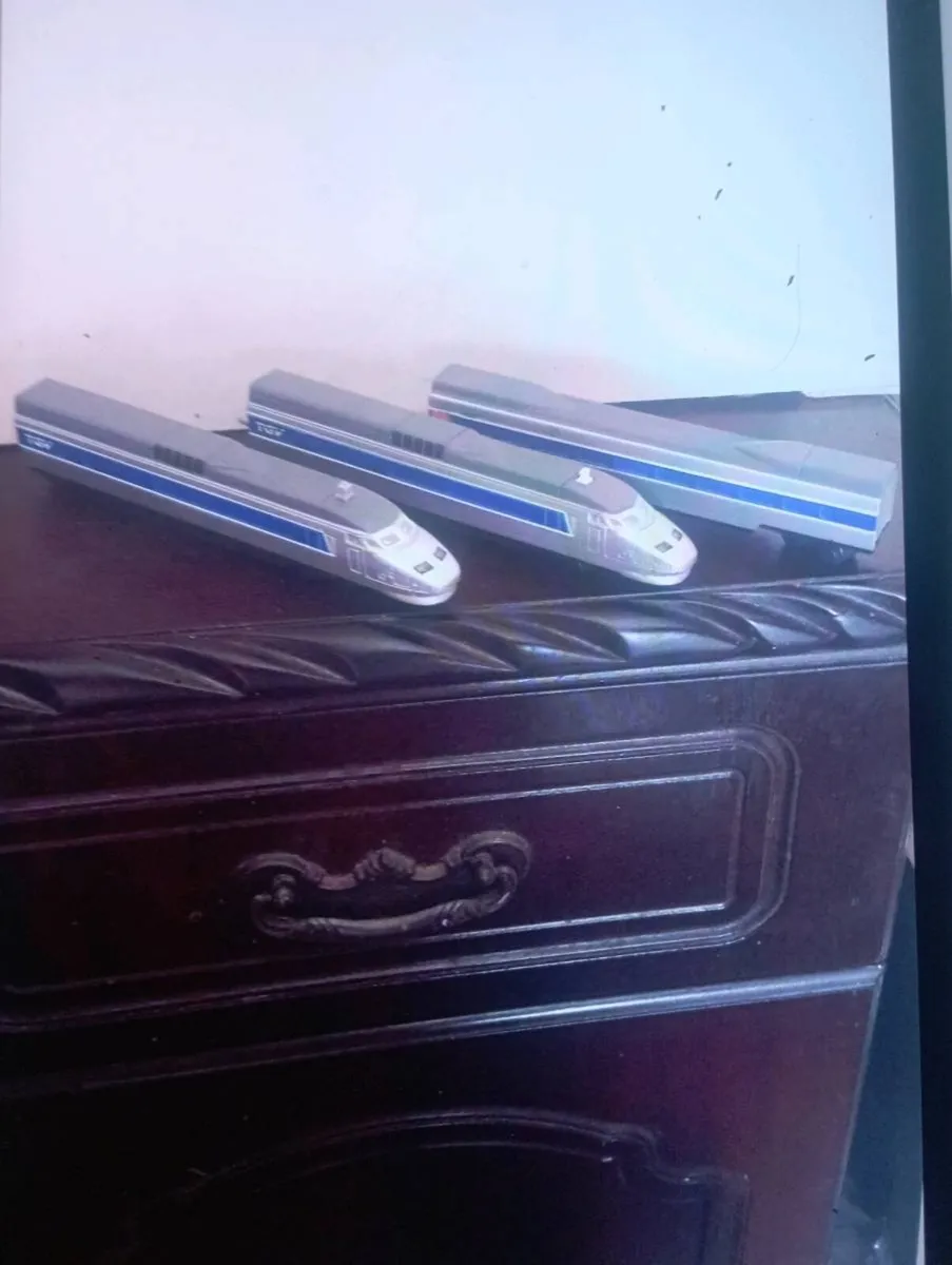 KATO  ROUNDHOUSE 10-909TGV BATTERY POWERED TRAN . - Image 2