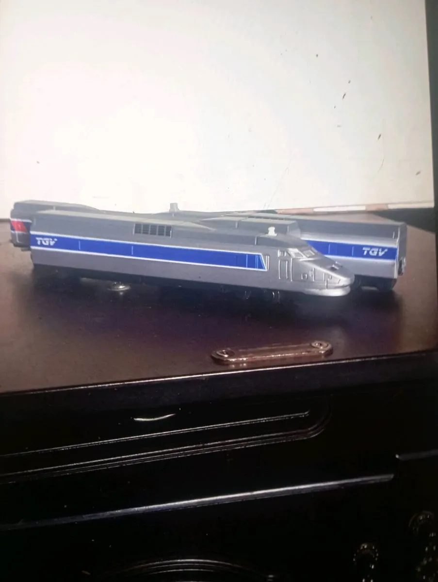 KATO  ROUNDHOUSE 10-909TGV BATTERY POWERED TRAN . - Image 3