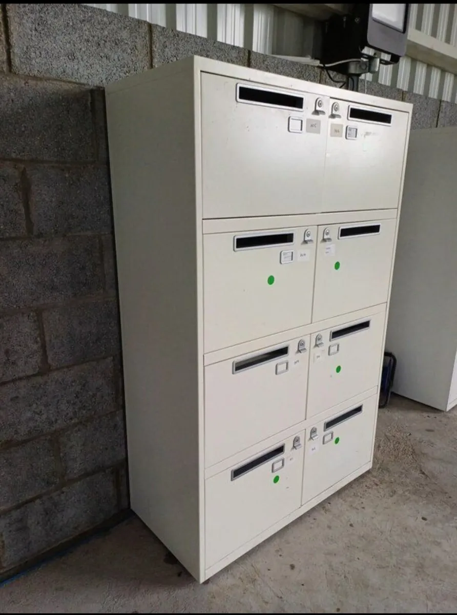 Bisley Lateralfile Lodge - 8 Door Locker Cabinet - Image 2