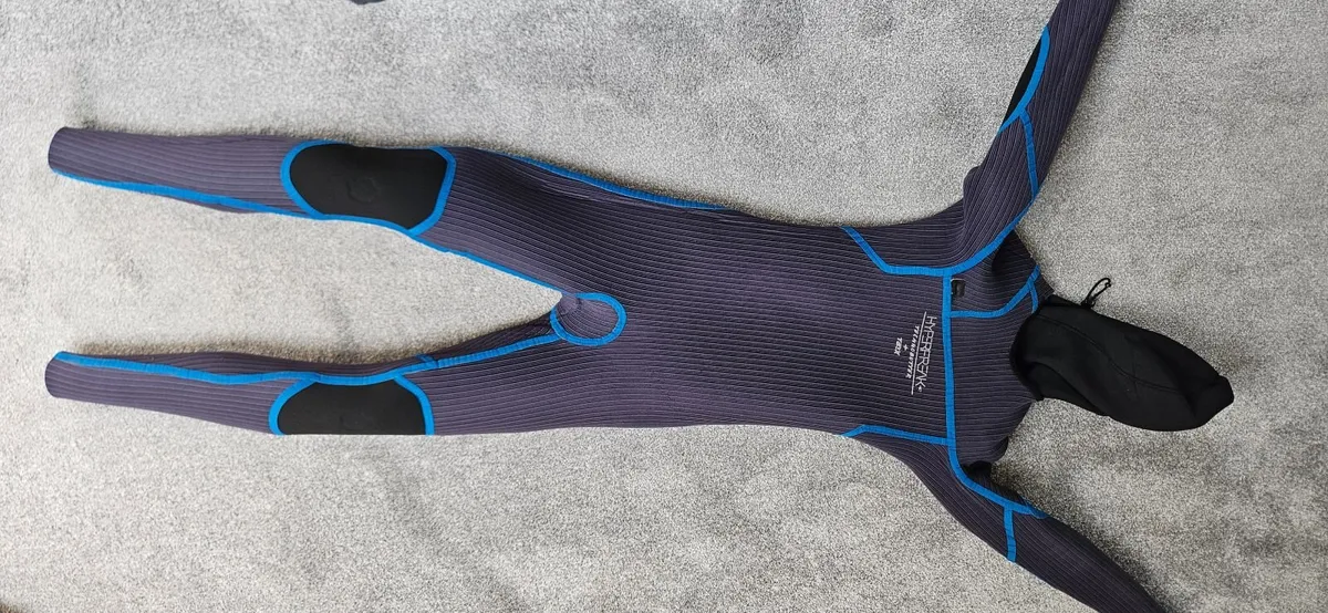 O'Neill Hyperfreak 5/4 Hooded Youth Wetsuit - Image 2