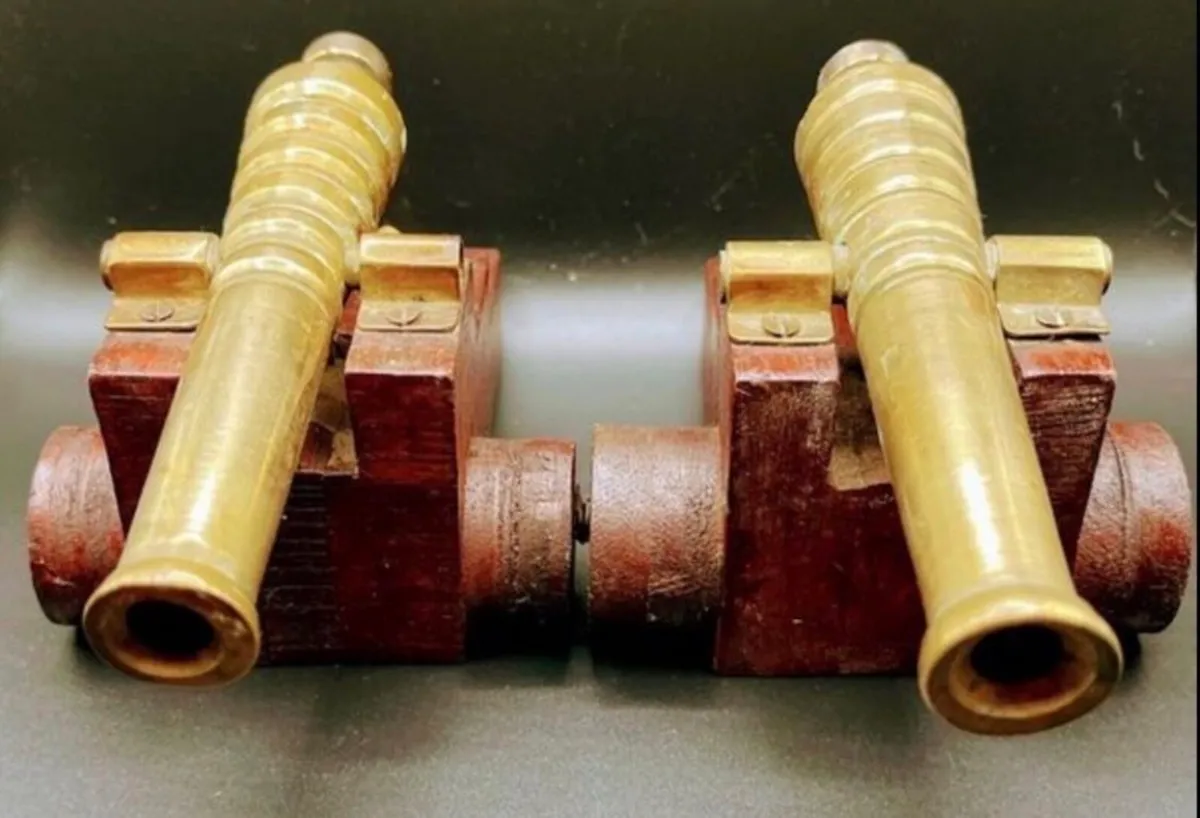 Pair of vintage brass cannons - Image 1