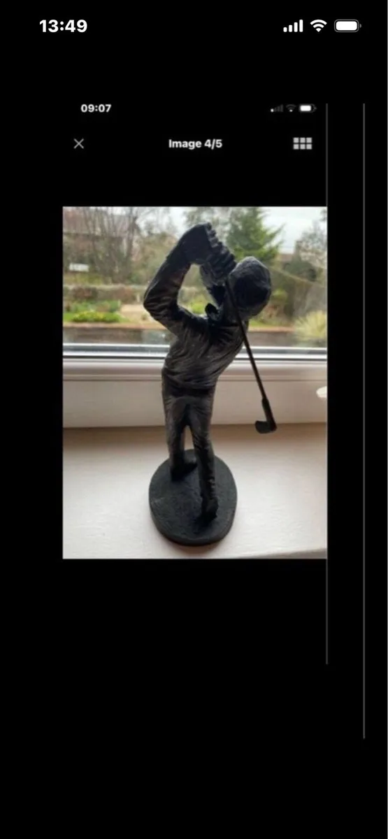 Genesis Bronze Golfer - Image 1