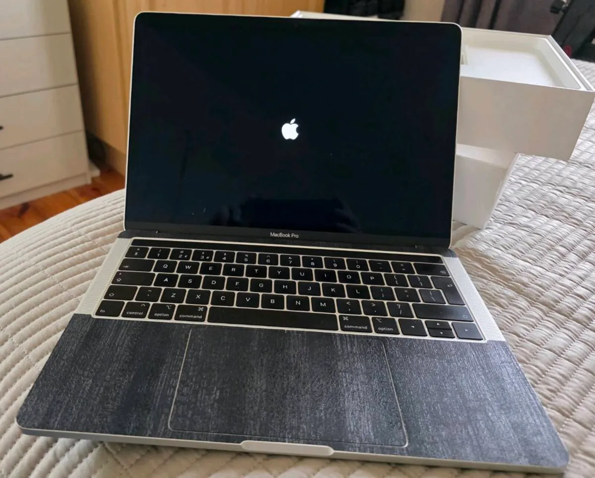 Macbook Pro 13" - Image 1