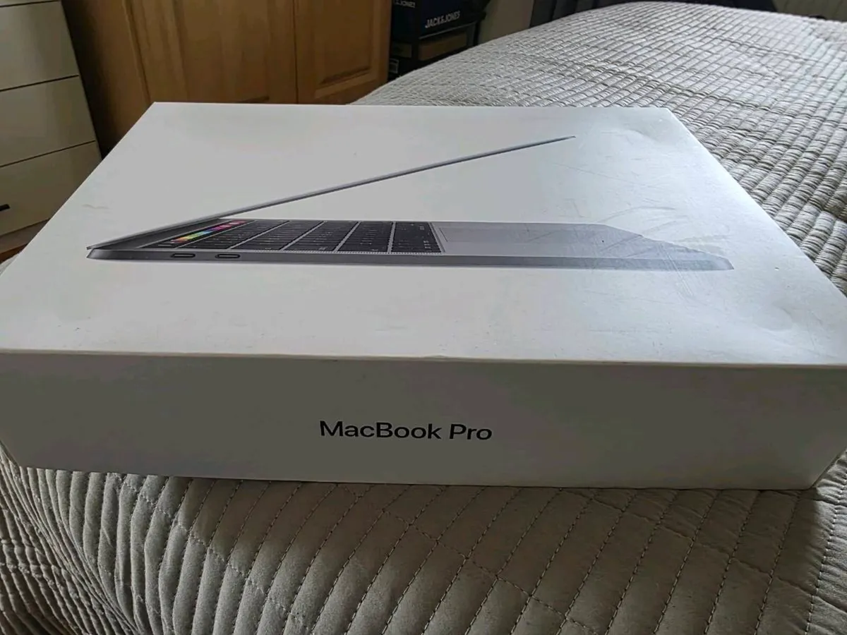 Macbook Pro 13" - Image 2