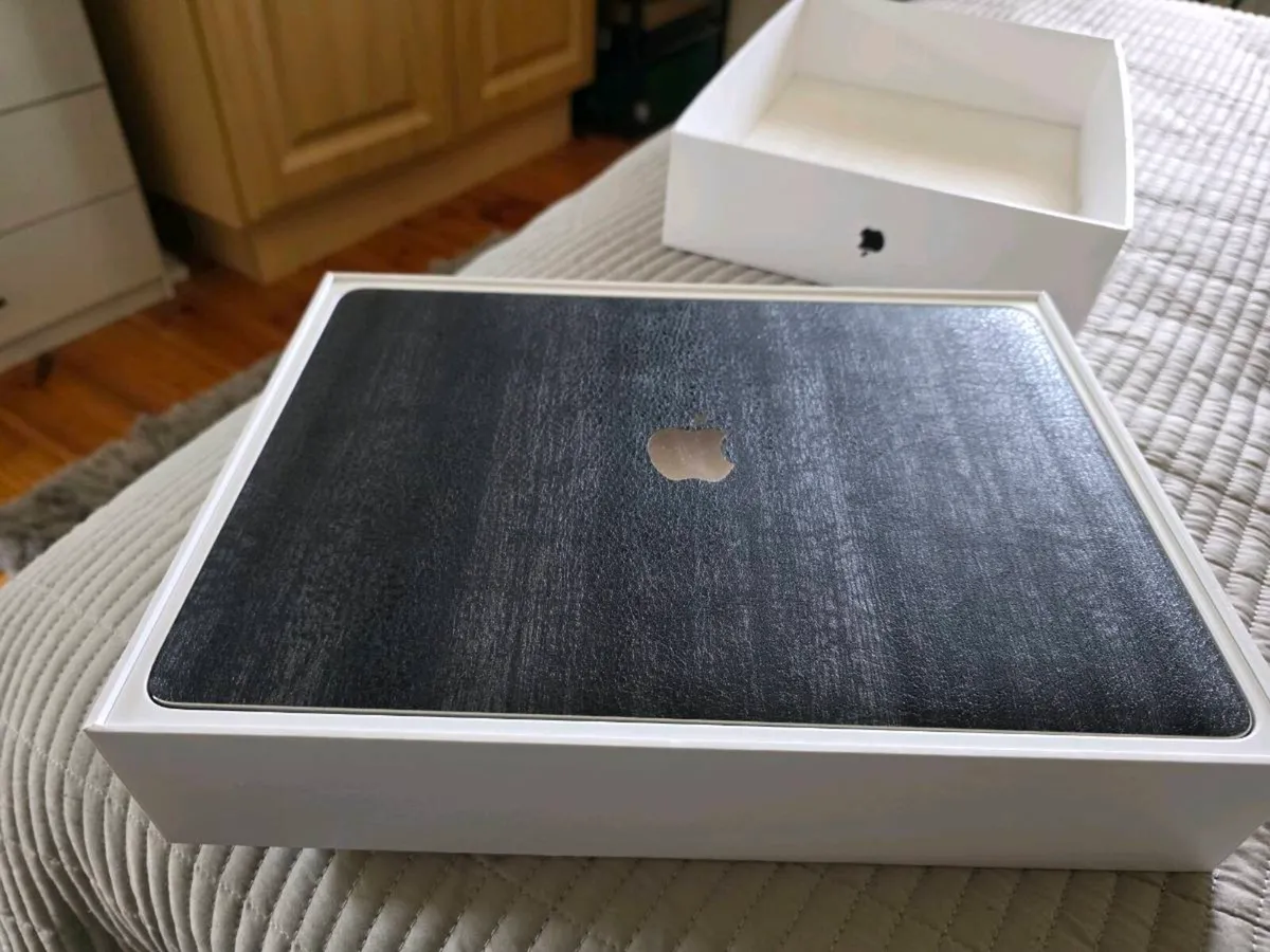 Macbook Pro 13" - Image 3