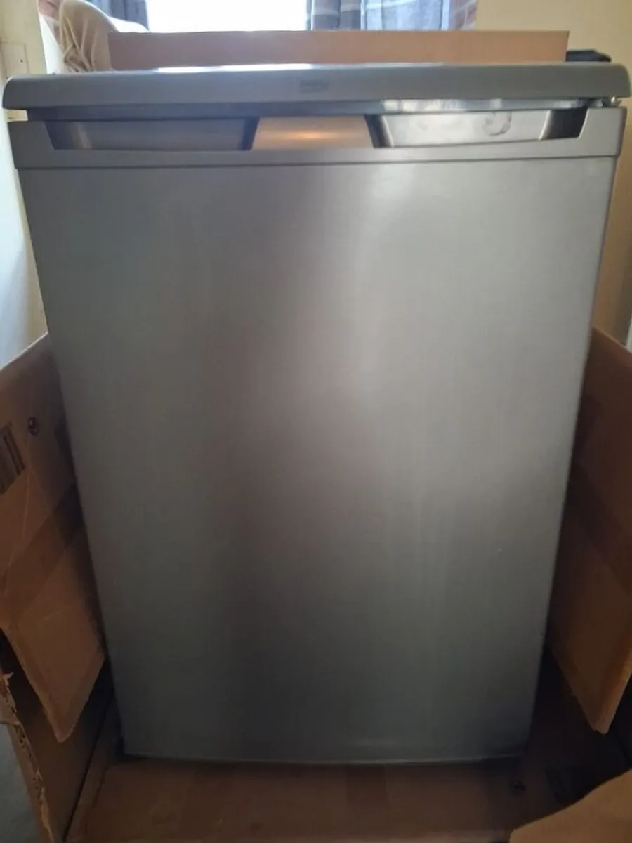 fridge and separate freezer - Image 1
