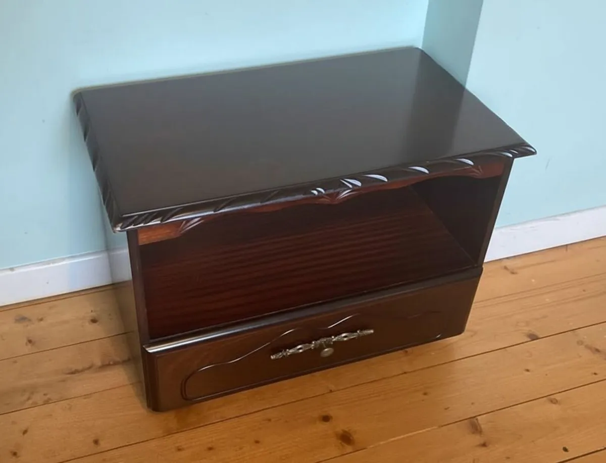 Rossmore Mahogany TV Unit – Compact & Stylish - Image 4