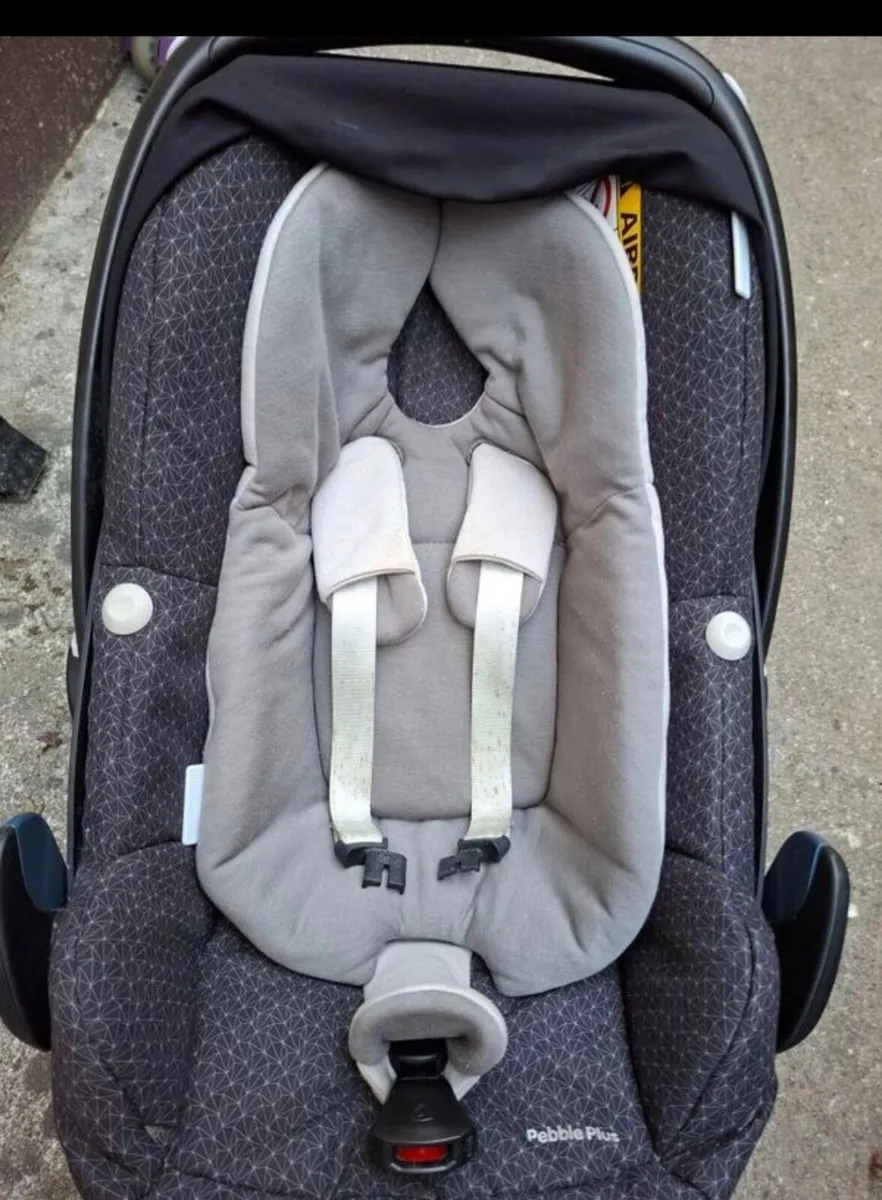 Maxi Cosy Baby Car Seat & ISOFIX, baby insert plus - Image 2