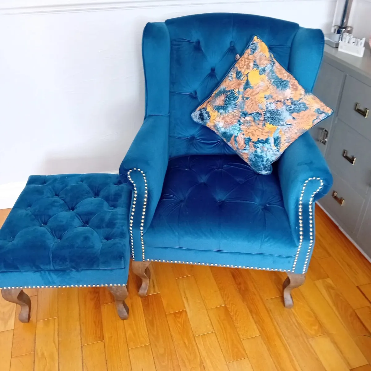 Armchair and footstool - Image 1