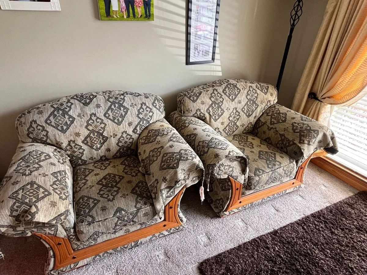Couch and two arm chairs - Image 1