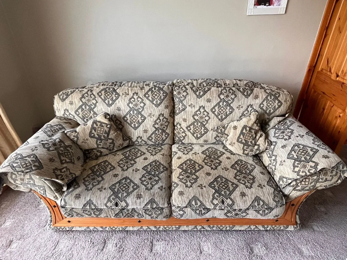 Couch and two arm chairs - Image 2