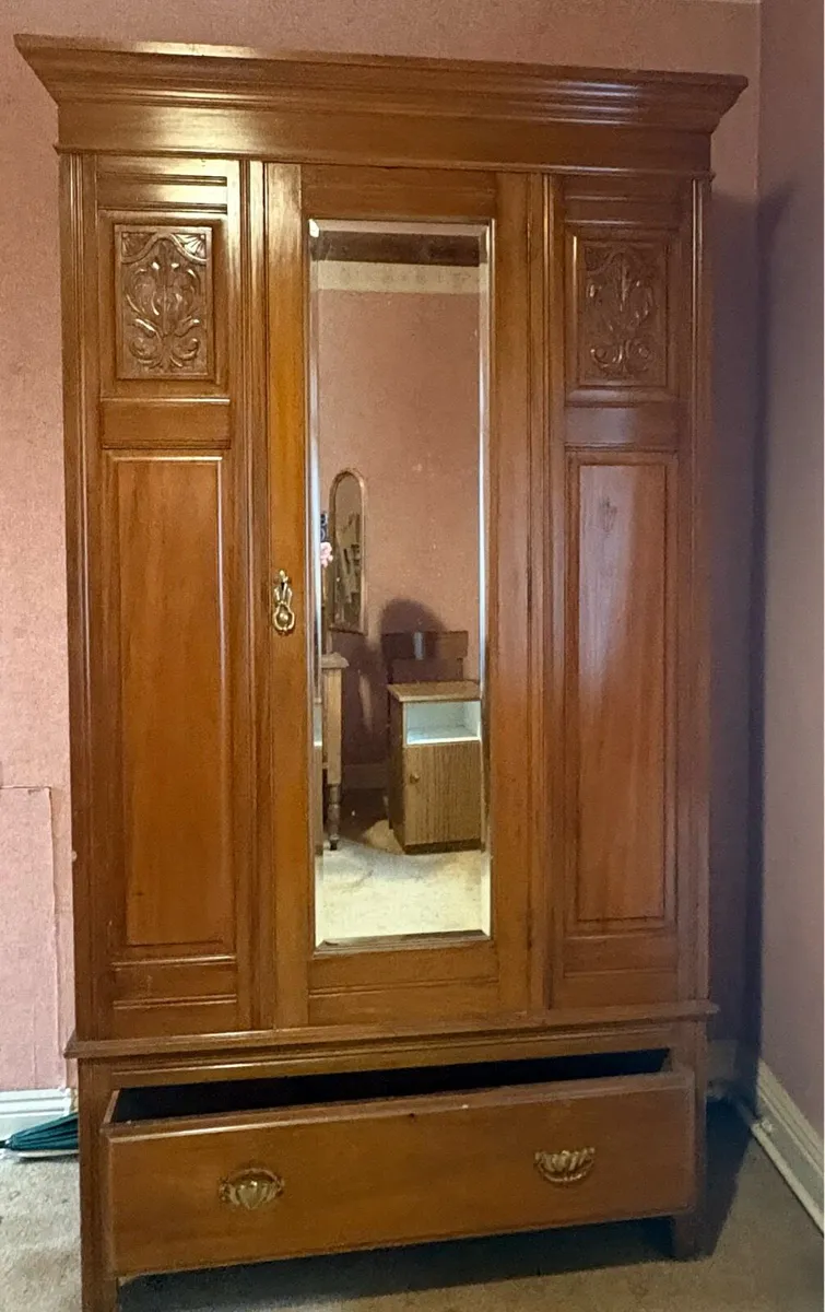 Antique furniture - Image 1