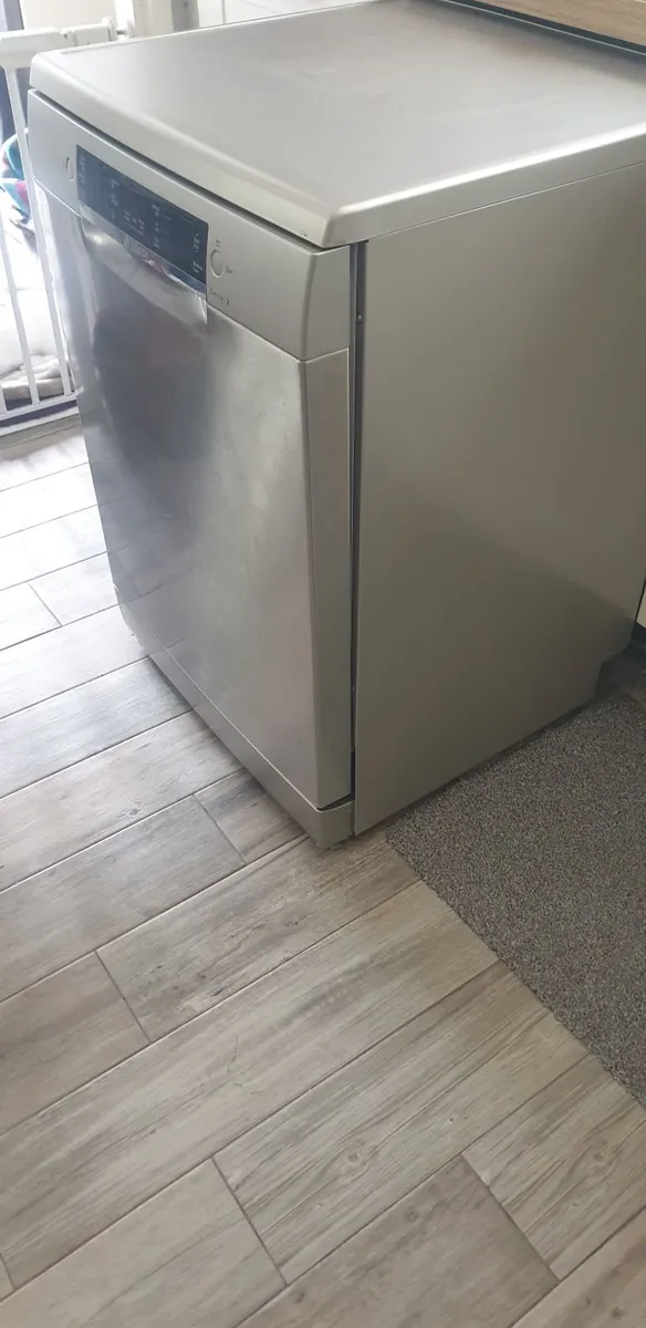 Bosch Series 2 Dishwasher for sale. - Image 1