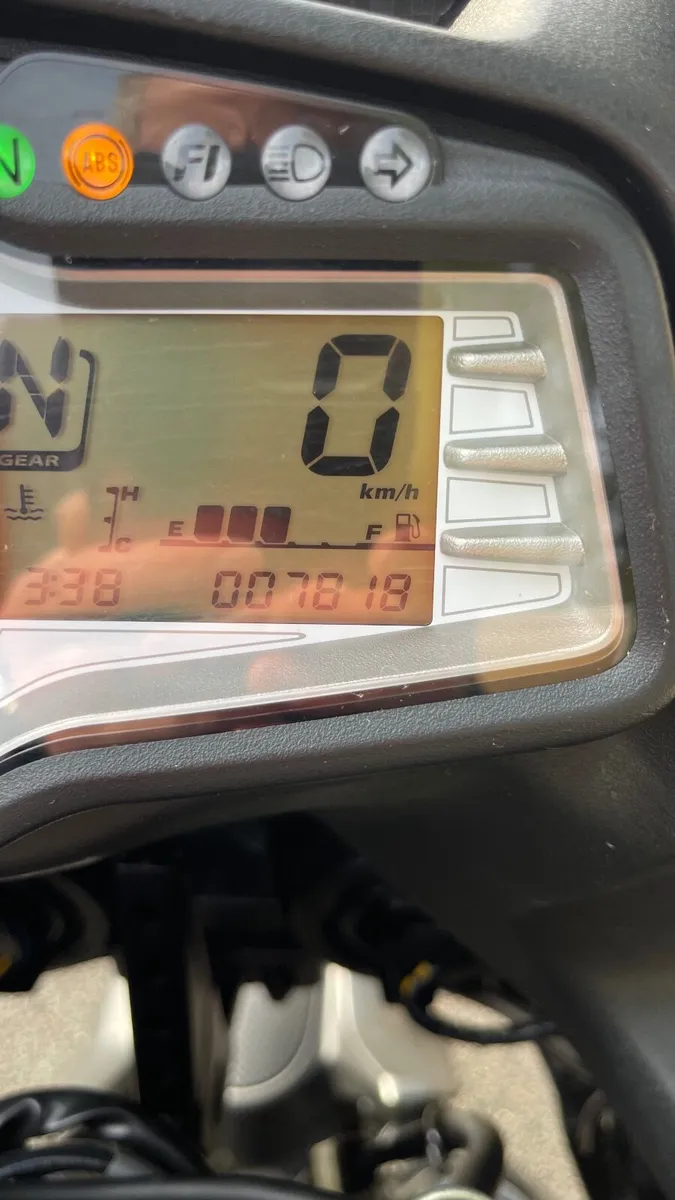 Suzuki DL650 VStrom 2013 - Image 2