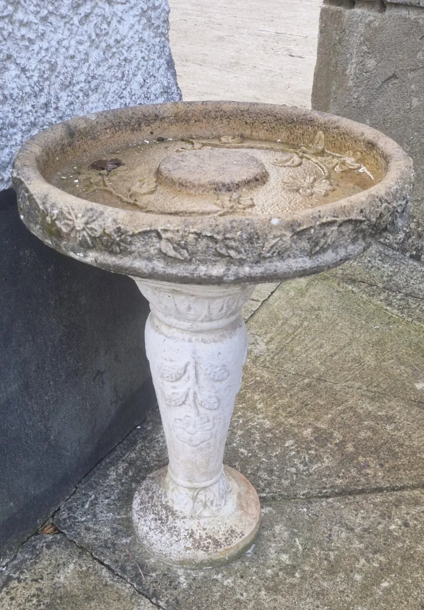 DECORATIVE CONCRETE BIRD WATER FEEDER - Image 2