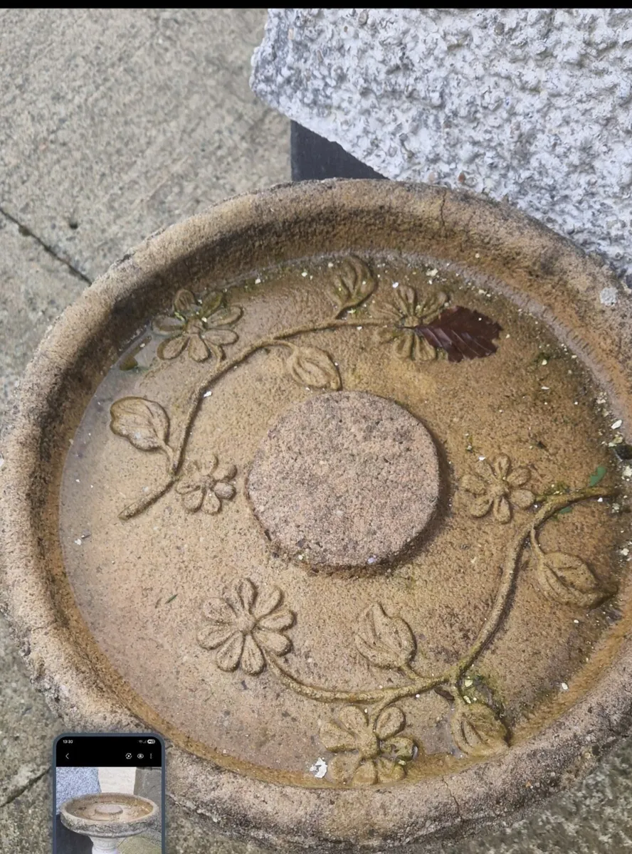 DECORATIVE CONCRETE BIRD WATER FEEDER - Image 3