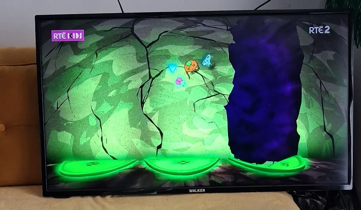 Walker 40" television - Image 2