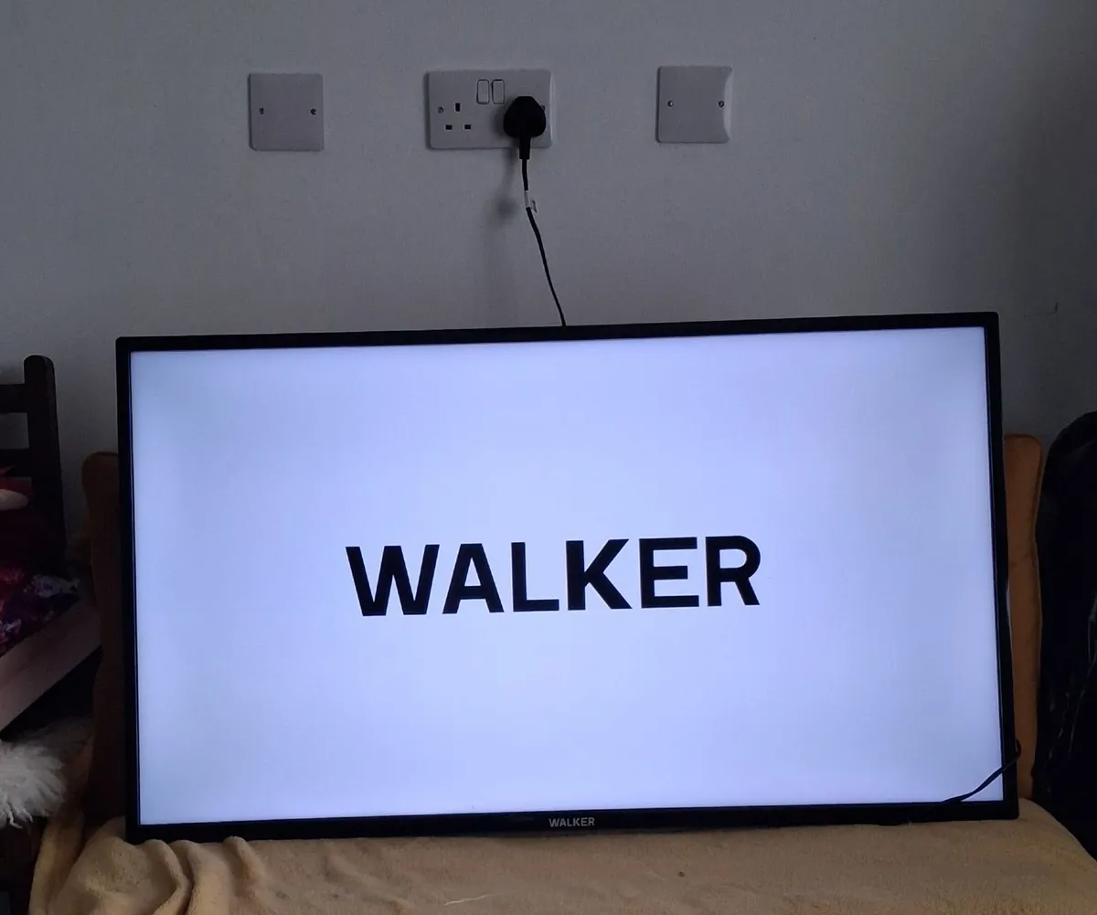 Walker 40" television - Image 3