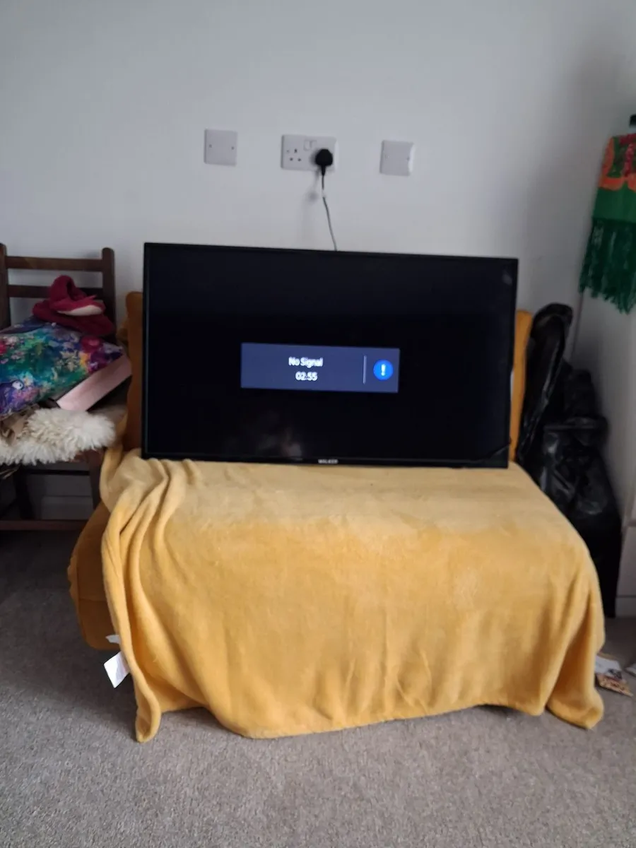 Walker 40" television - Image 4