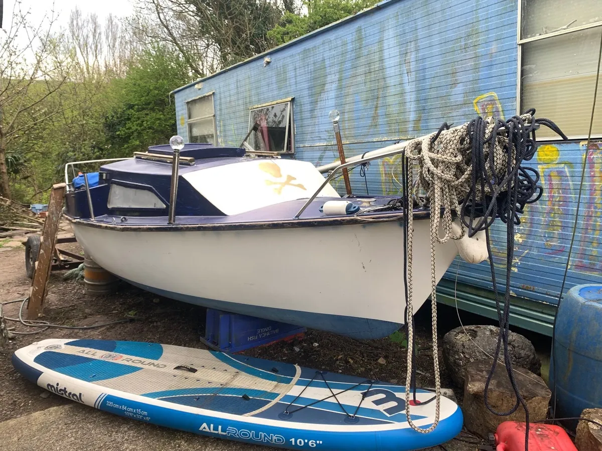 Pirate 17 sailing boat - Image 1