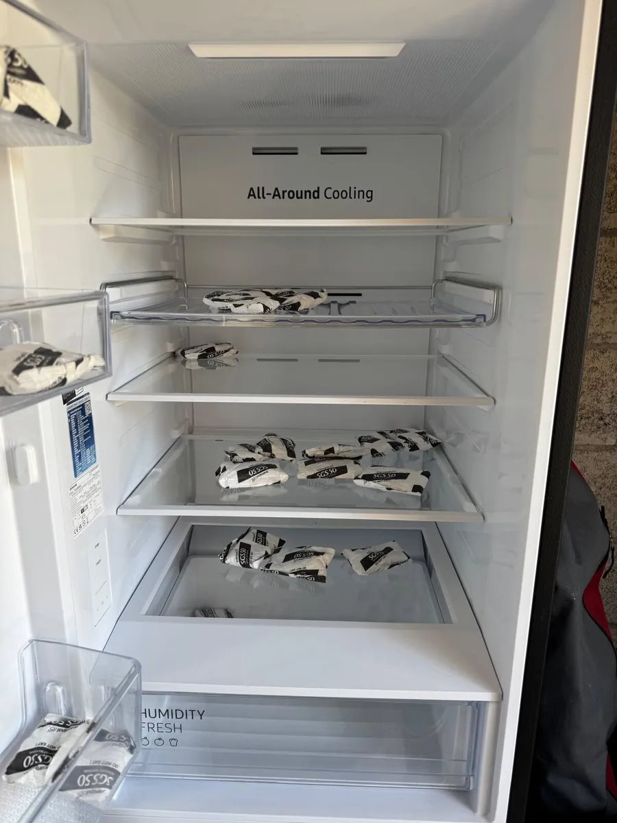 Samsung Freestanding Fridge Freezer - Black - Image 3