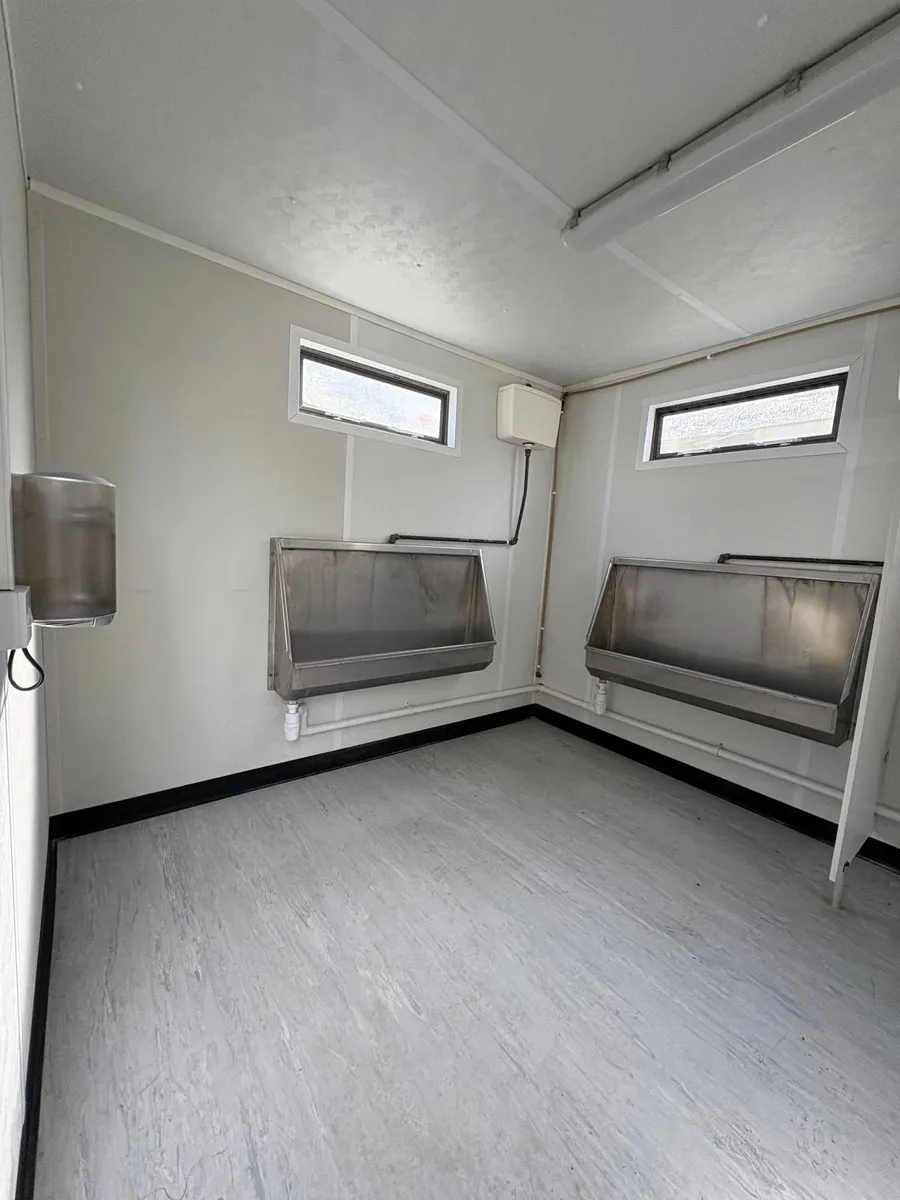 4.2m x 3m Urinal House Excellent Condition - Image 3