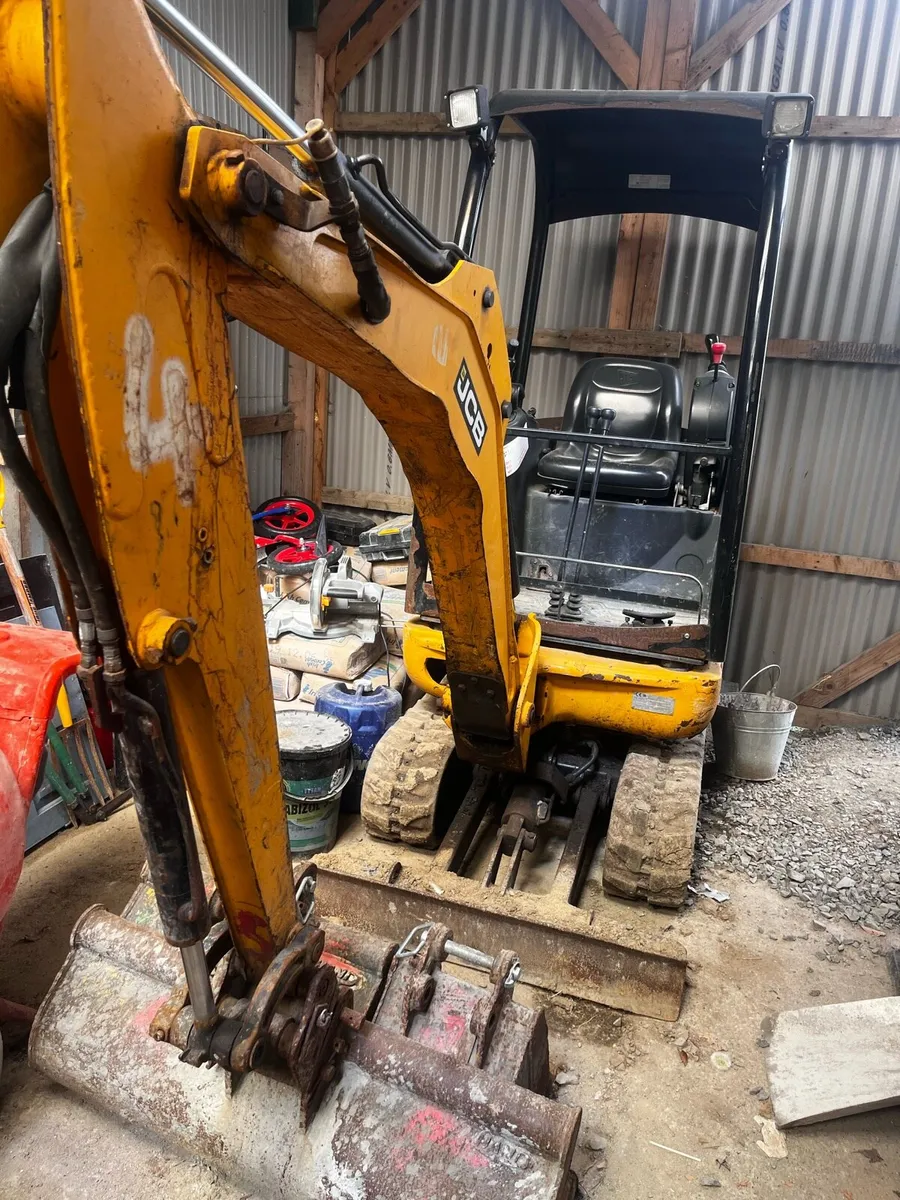 Digger 2014 1.7t + additional items for sale - Image 1