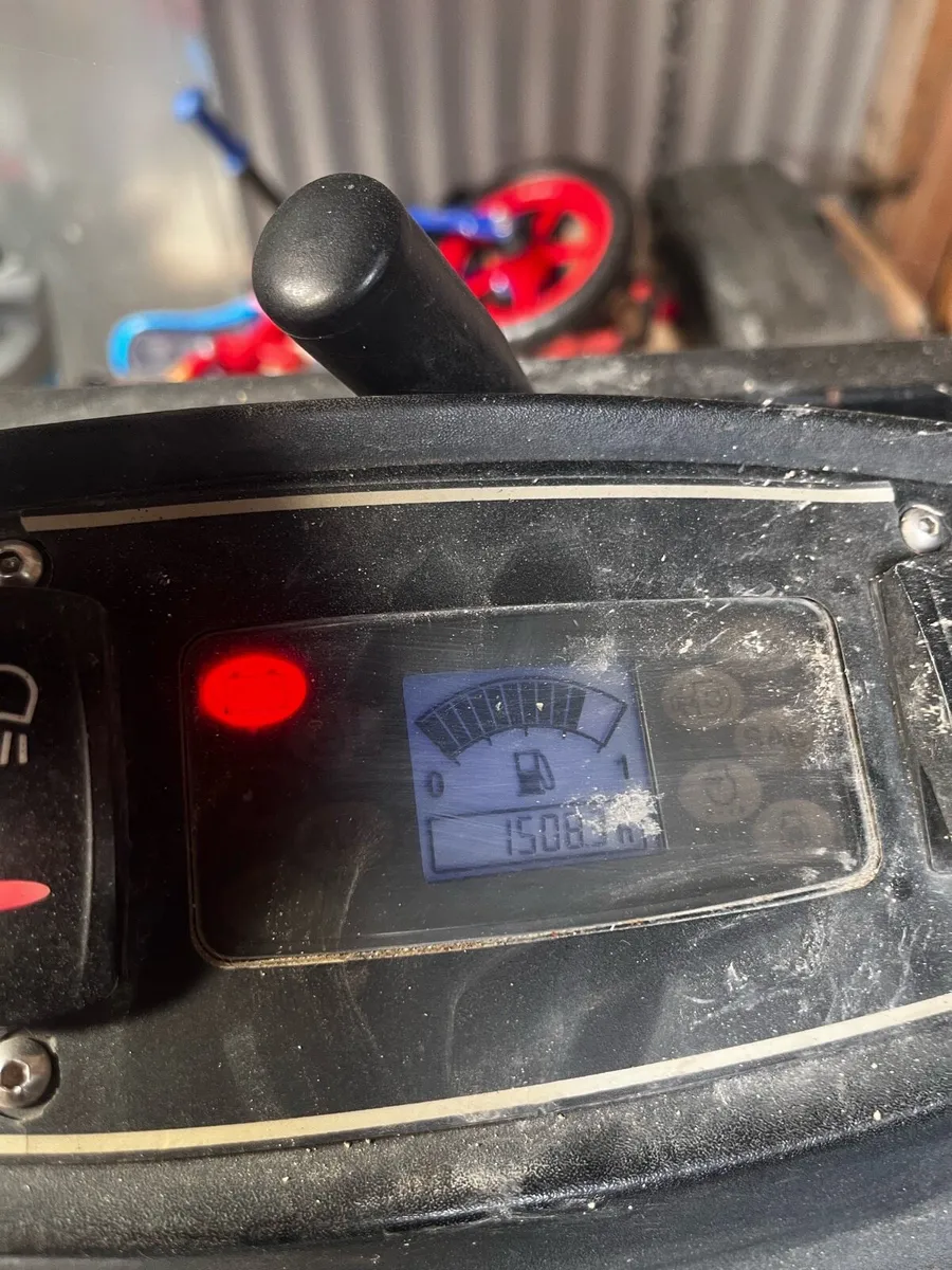 Digger 2014 1.7t + additional items for sale - Image 2