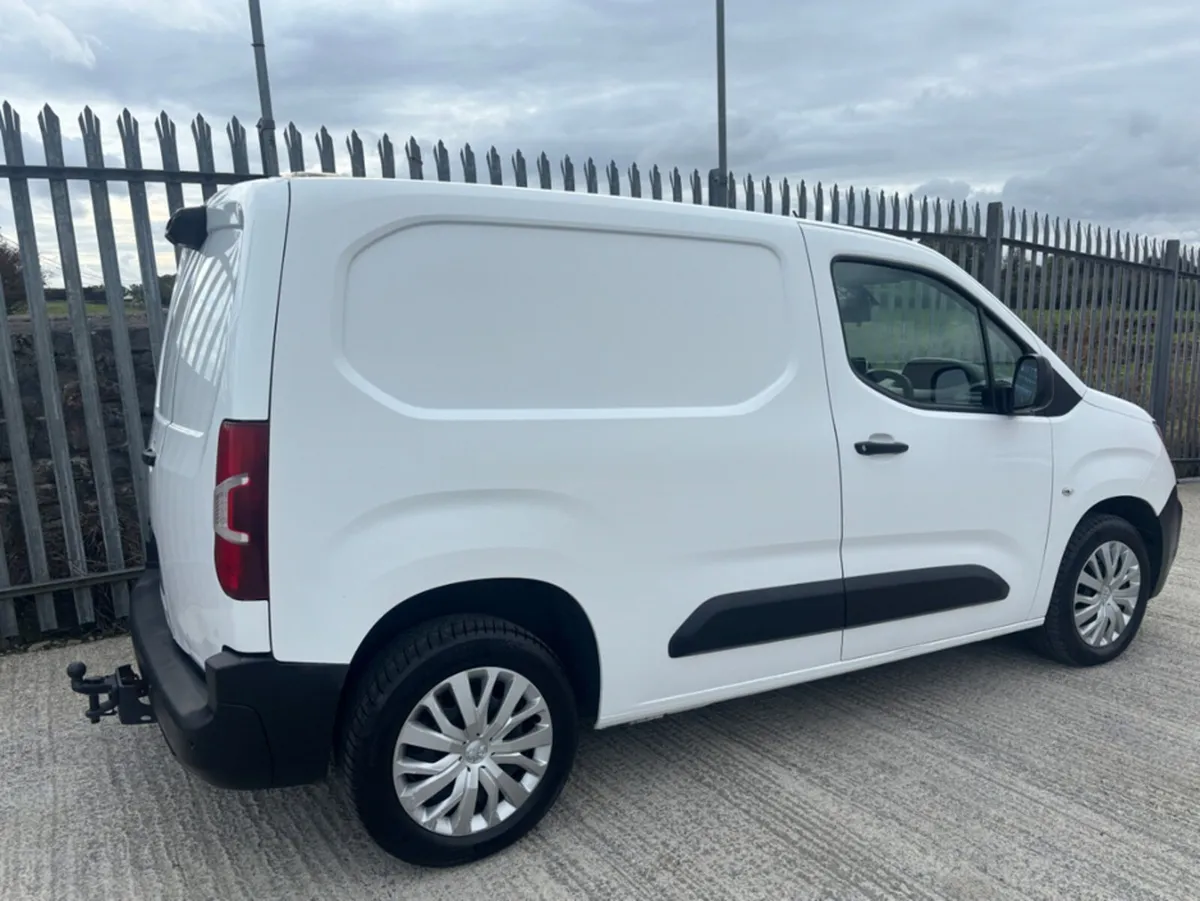 Peugeot Partner PROFESSIONAL PLUS 1.5 BLUE HDI - Image 3