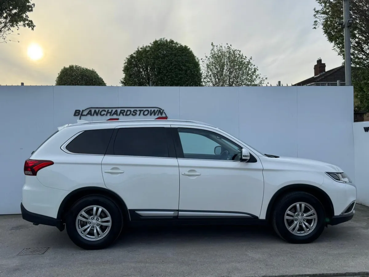 Mitsubishi Outlander 2.2 DIESEL 2 SEAT VAN VATQ - Image 4