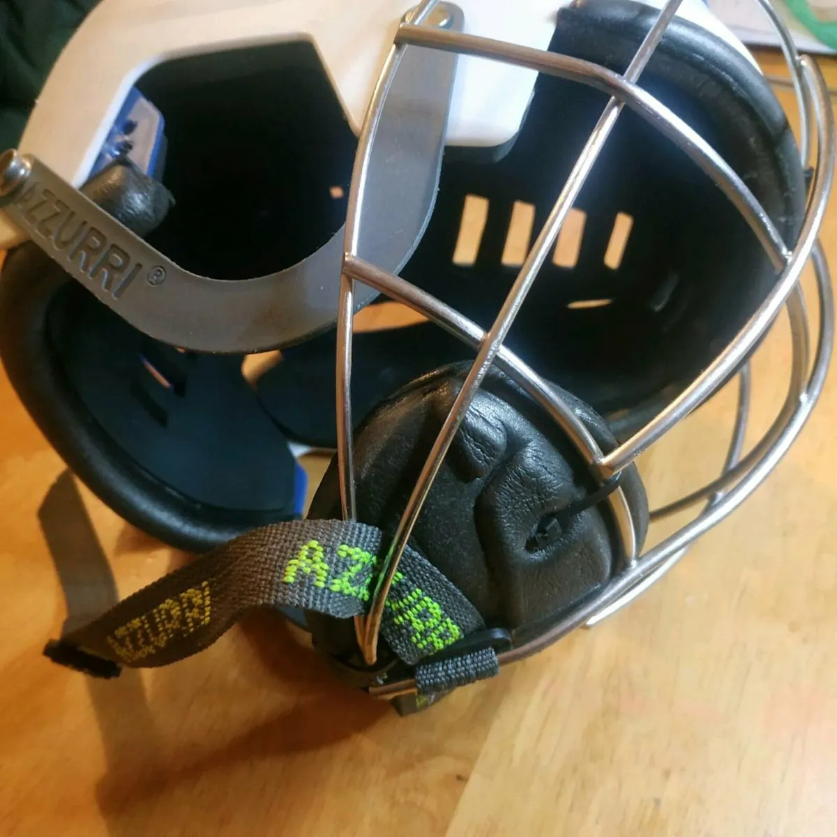 GAA hurling helmet 7/9 yrs - Image 2