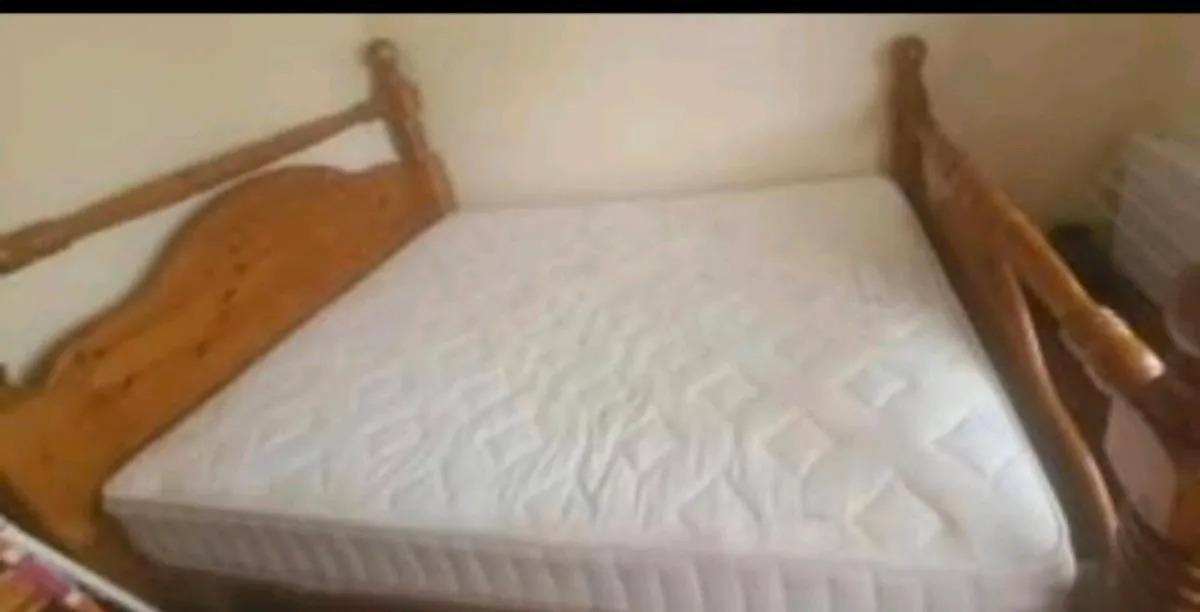 King size bed - Image 4