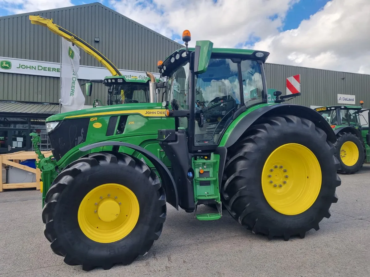 John Deere 6R 215 (2024) - Image 1