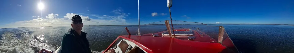 Motor boat  Microplus 561 & Tender boat. - Image 4