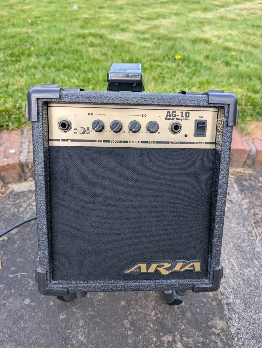 Aria AG-10 Guitar Amplifier - Image 1