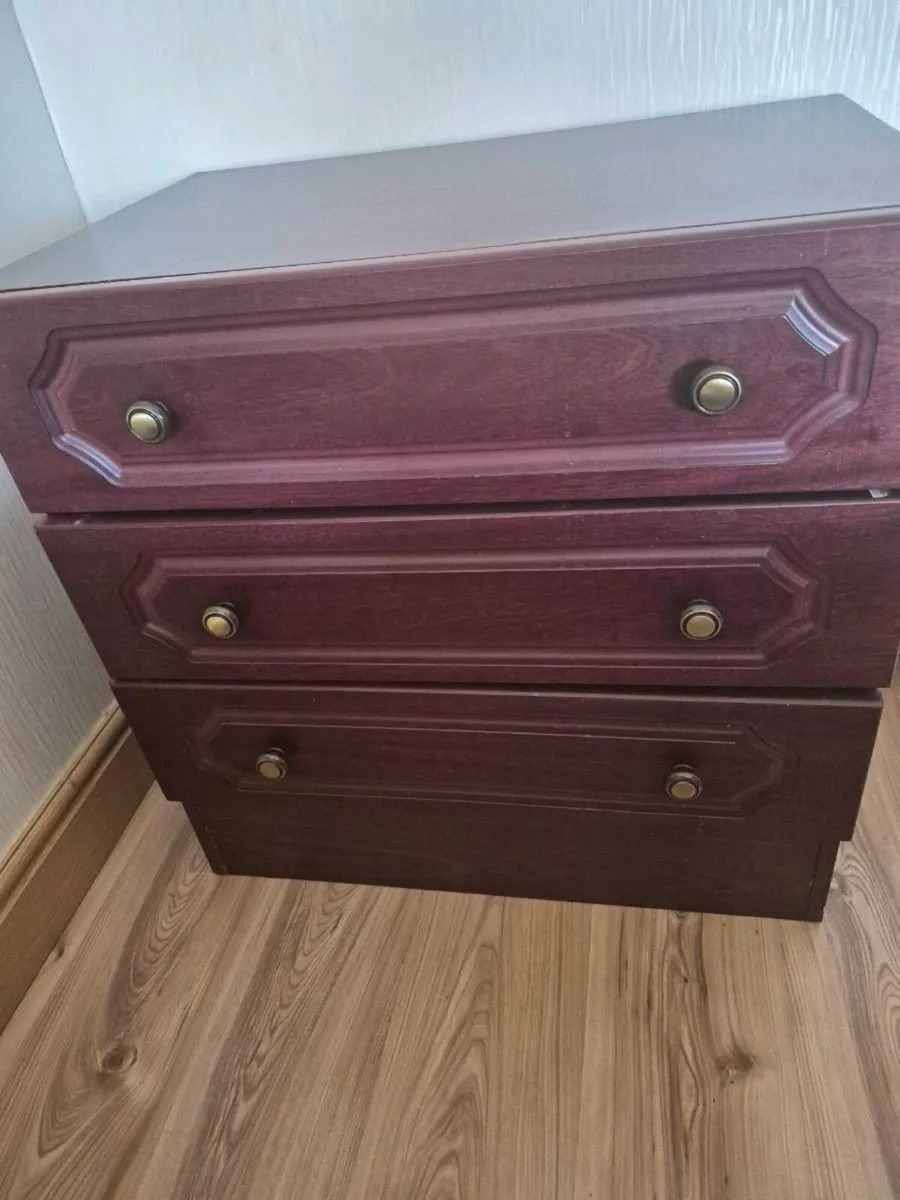 3 drawers dark wood chest - Image 1