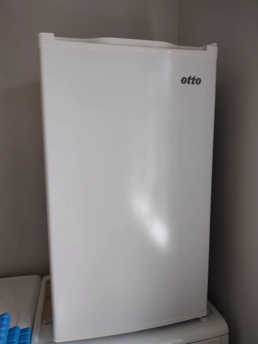 Under counter fridge - Image 1