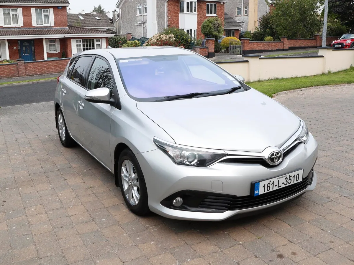 Toyota Auris 2016 - Image 2