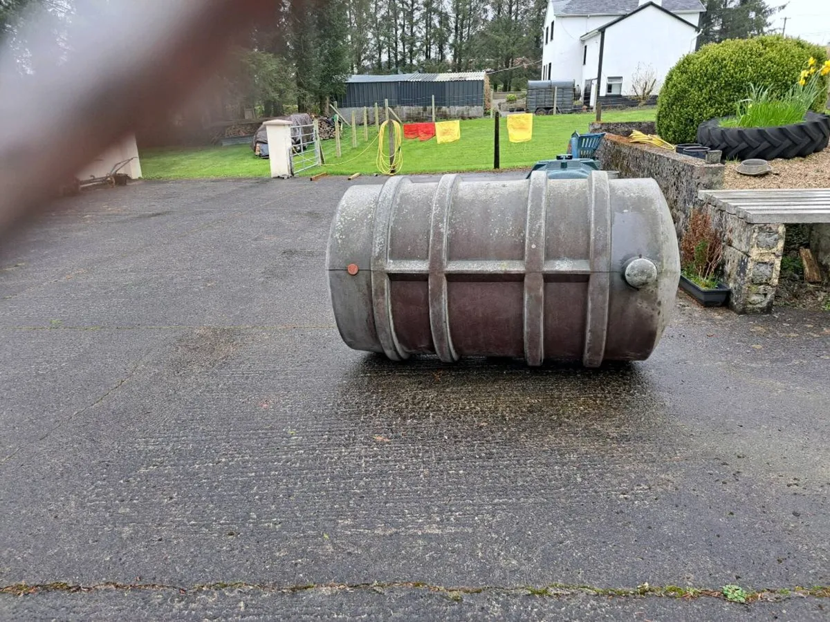 Oil tank - Image 1