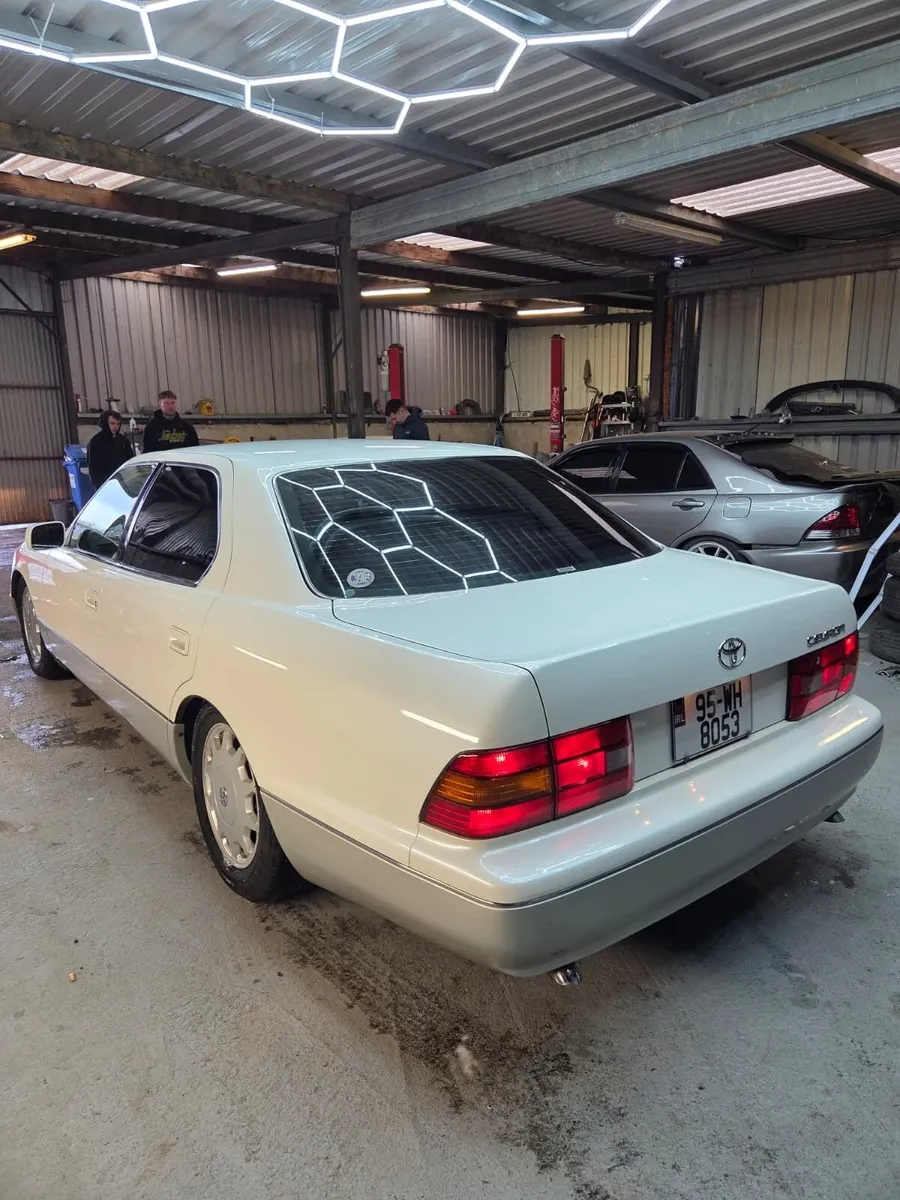Toyota Celsior 1995 - Image 2