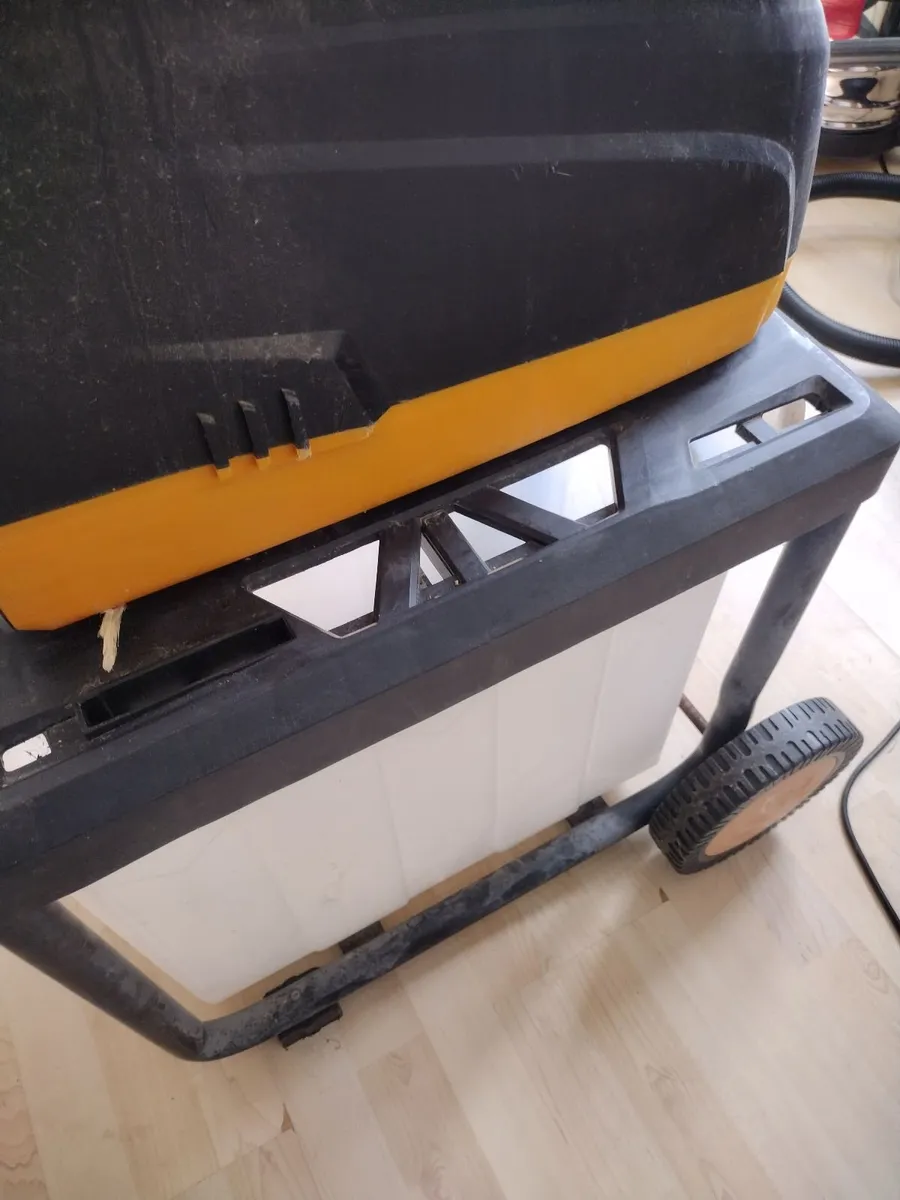 Electric garden shredder/mulcher/chipper - Image 3