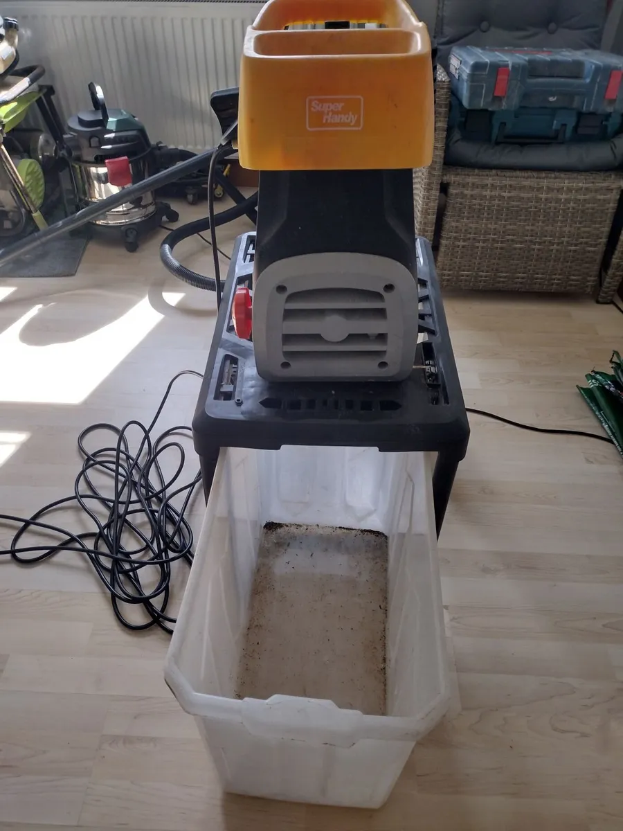 Electric garden shredder/mulcher/chipper - Image 1