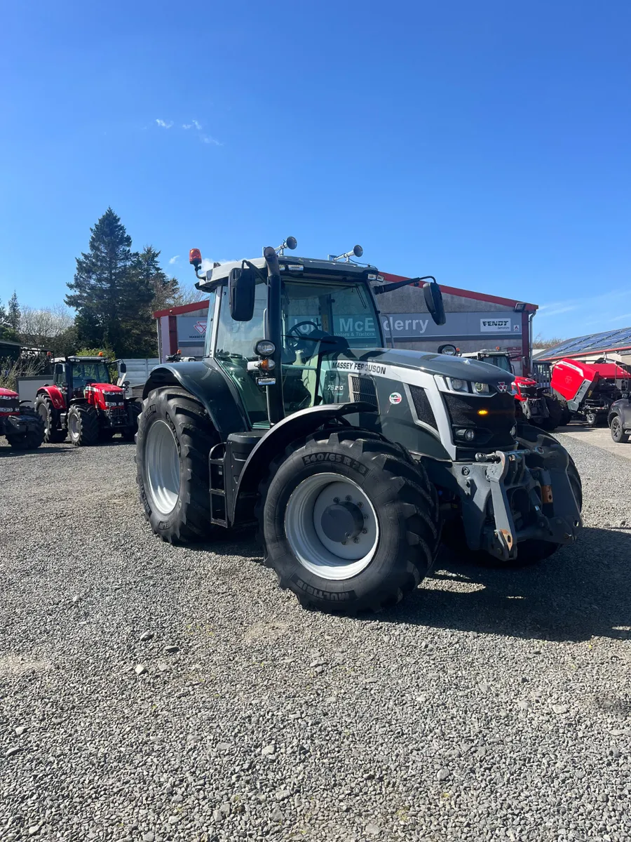 Massey Ferguson 7s.210 - Image 1