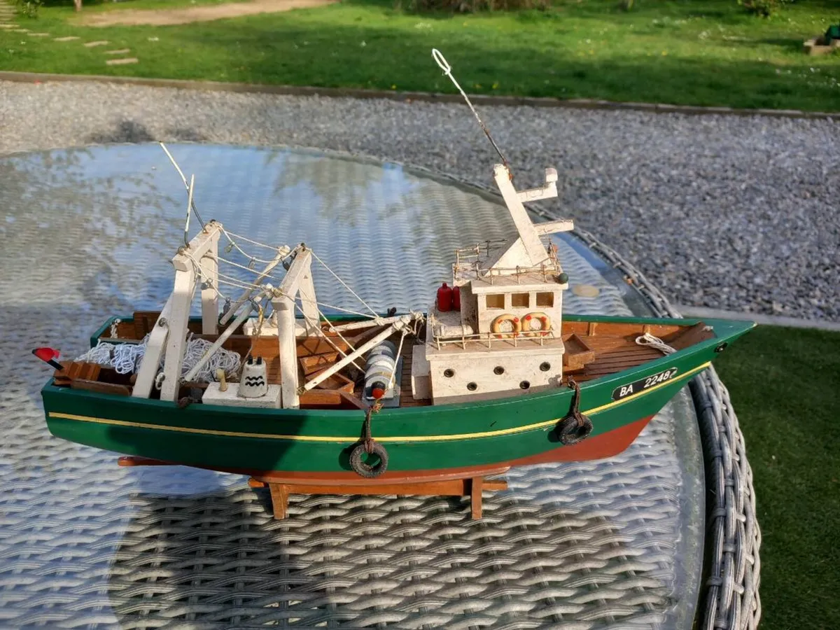 Handmade trawler boat, collectible, D18 - Image 2