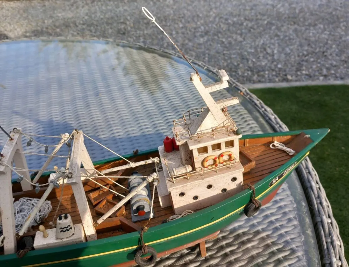 Handmade trawler boat, collectible, D18 - Image 4