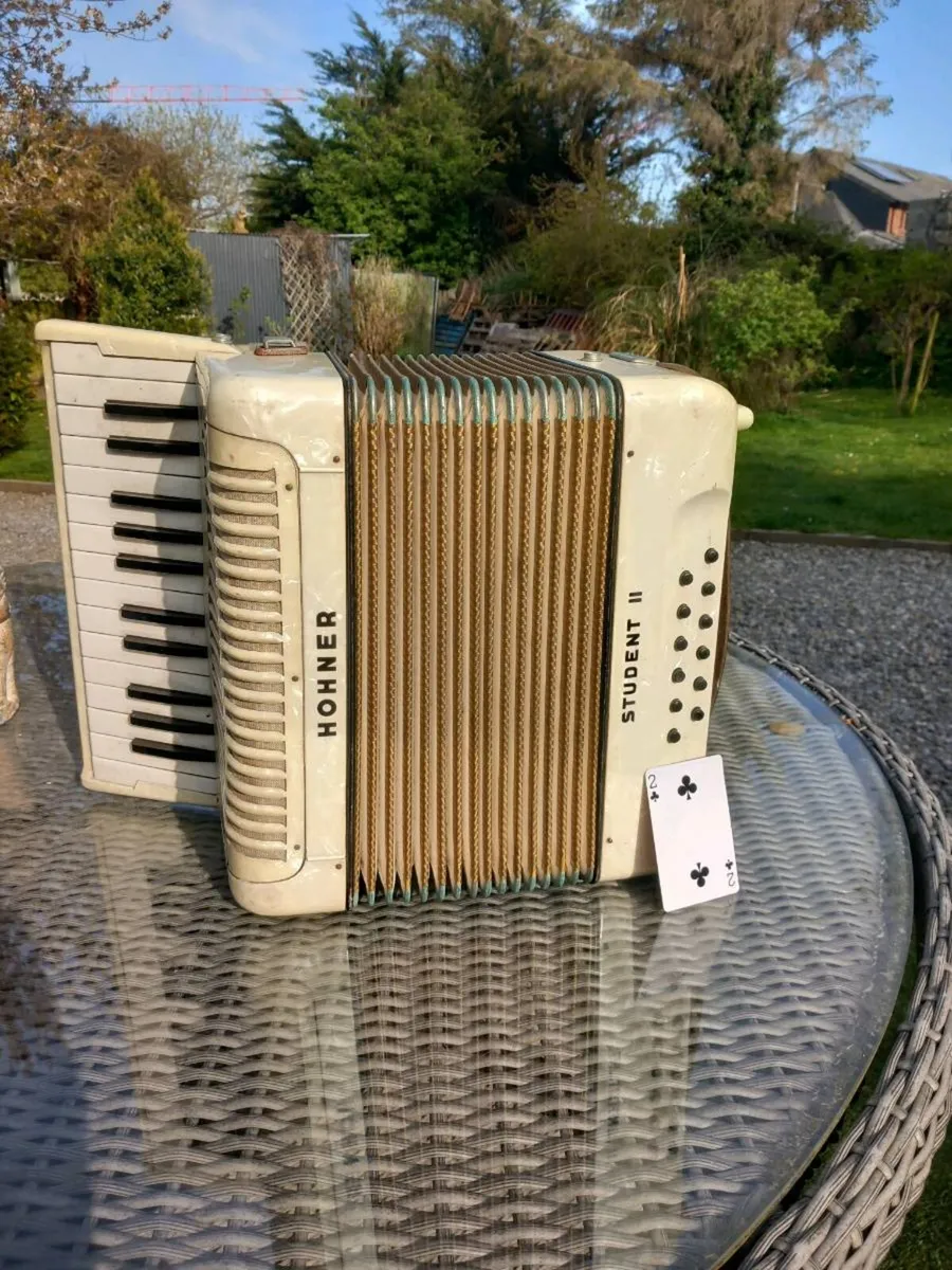 Accordion piano, D18 - Image 1