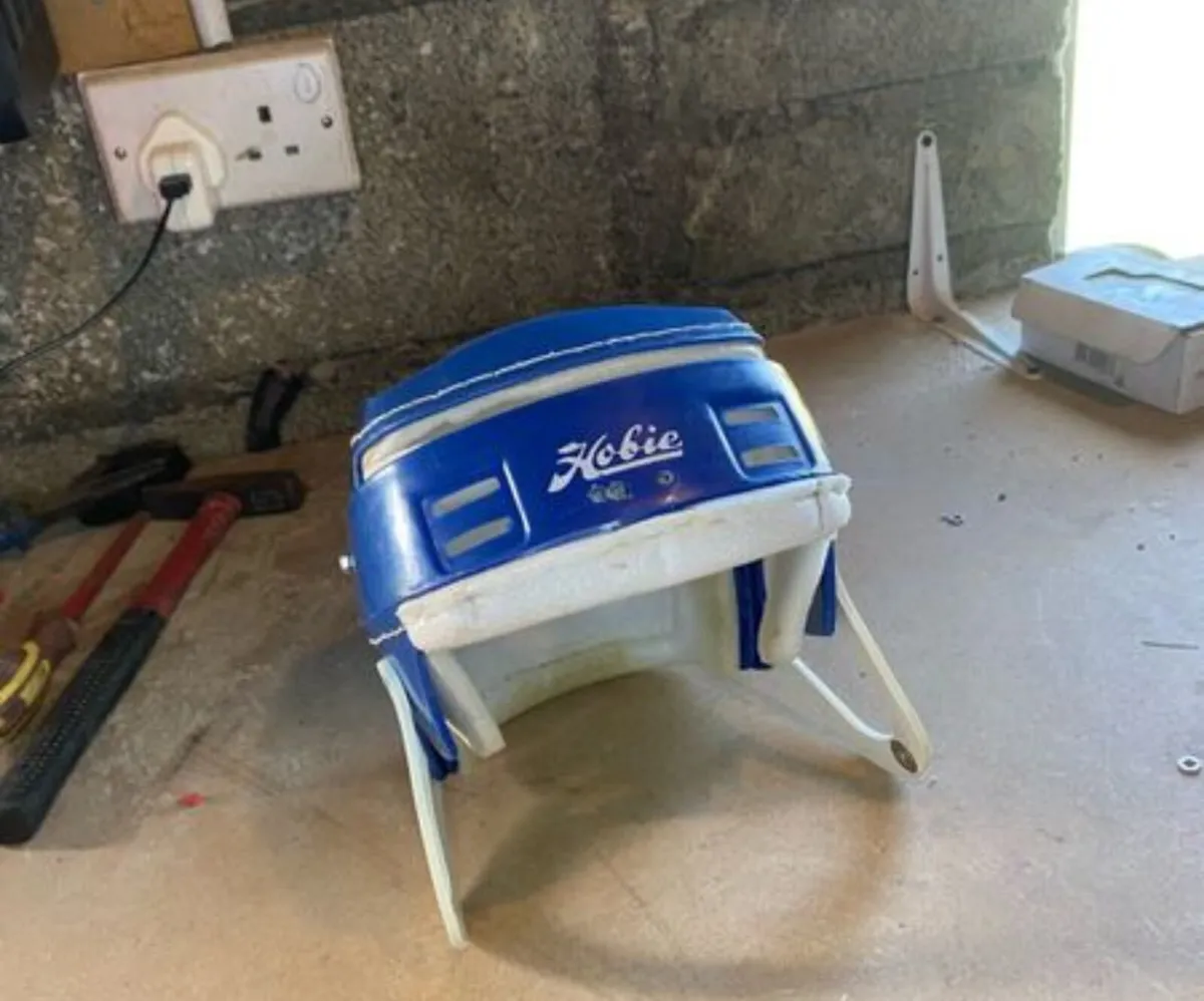 Hurling helmet with kk guard - Image 1