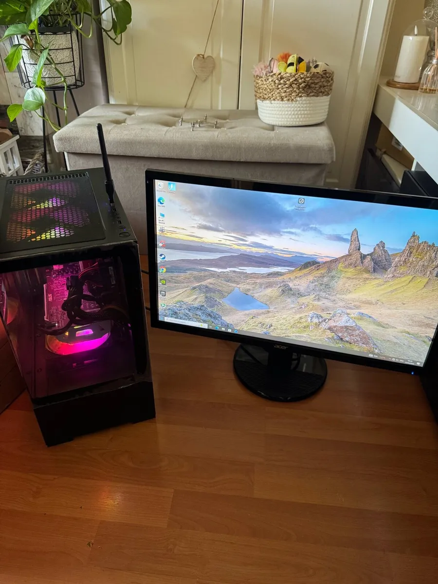 Custom i7 game pc + 24”LED - Image 1
