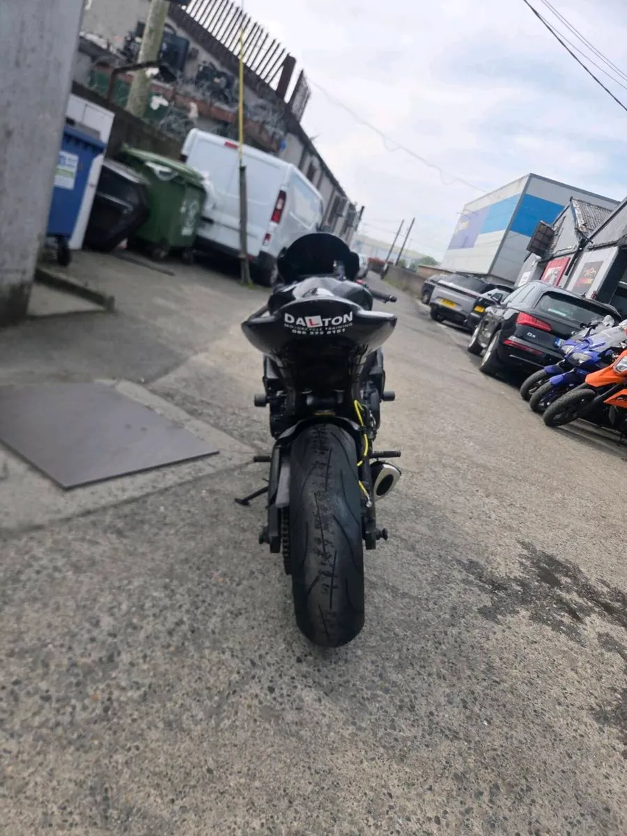 Suzuki GSXR 750 K7 track bike. - Image 4