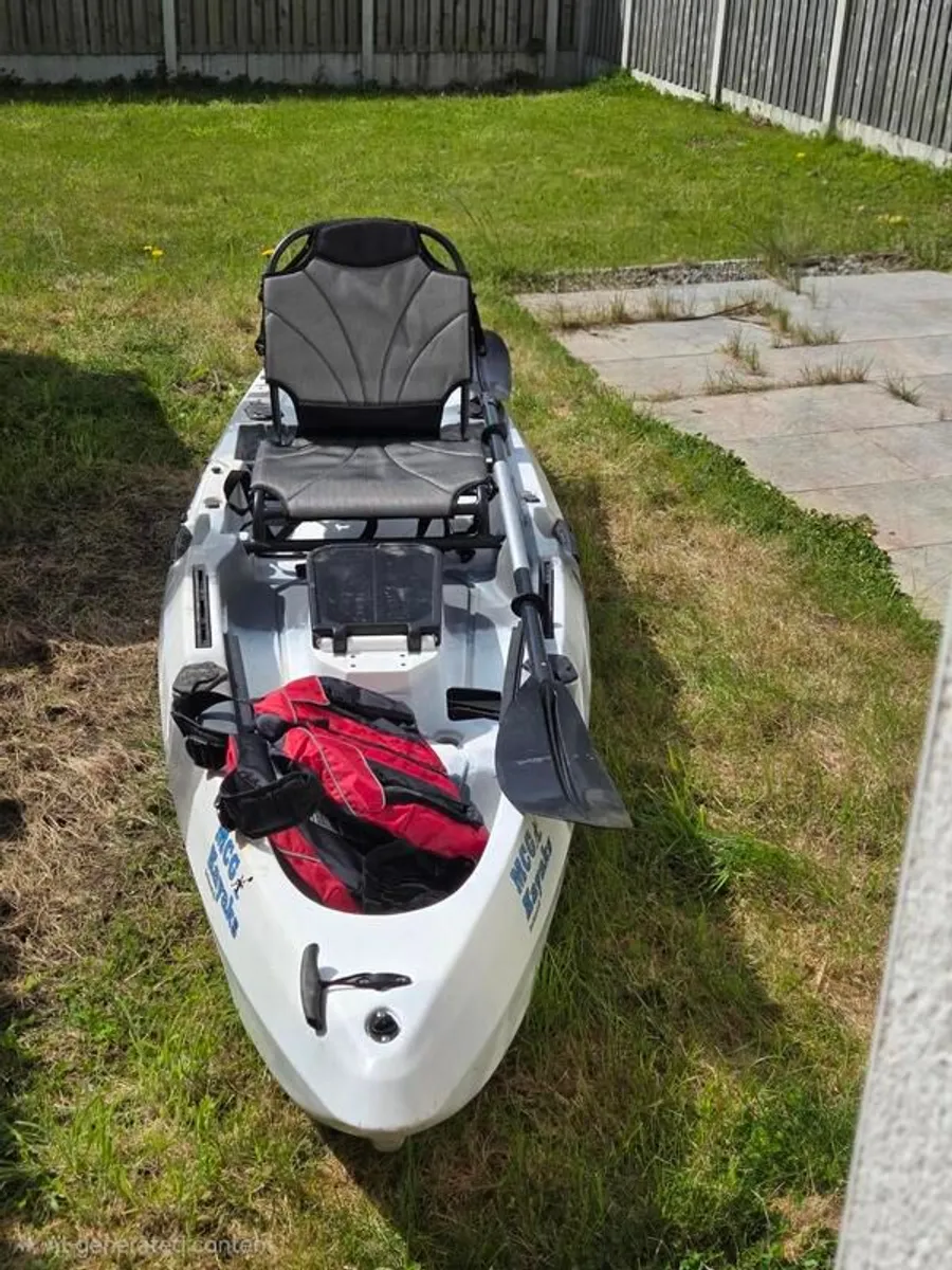 10ft Fishing Kayak, Like New,  Seat, Paddle, Life Jacket & NEW Wall Rack Included - Image 4